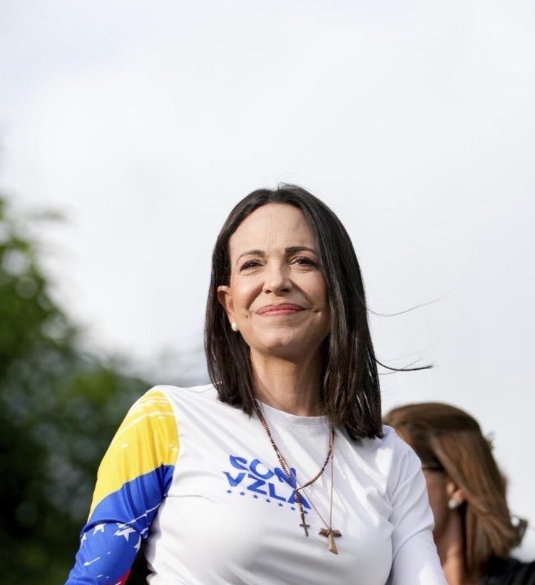 Don’t you love to see Donald Trump losing the #NobelPeacePrize to an anti-fascist Venezuelan woman that is fighting against people just like Donald Trump.

RETWEET to congratulate María Corina Machado for her Nobel Peace Prize winner! 🏆💪🏾