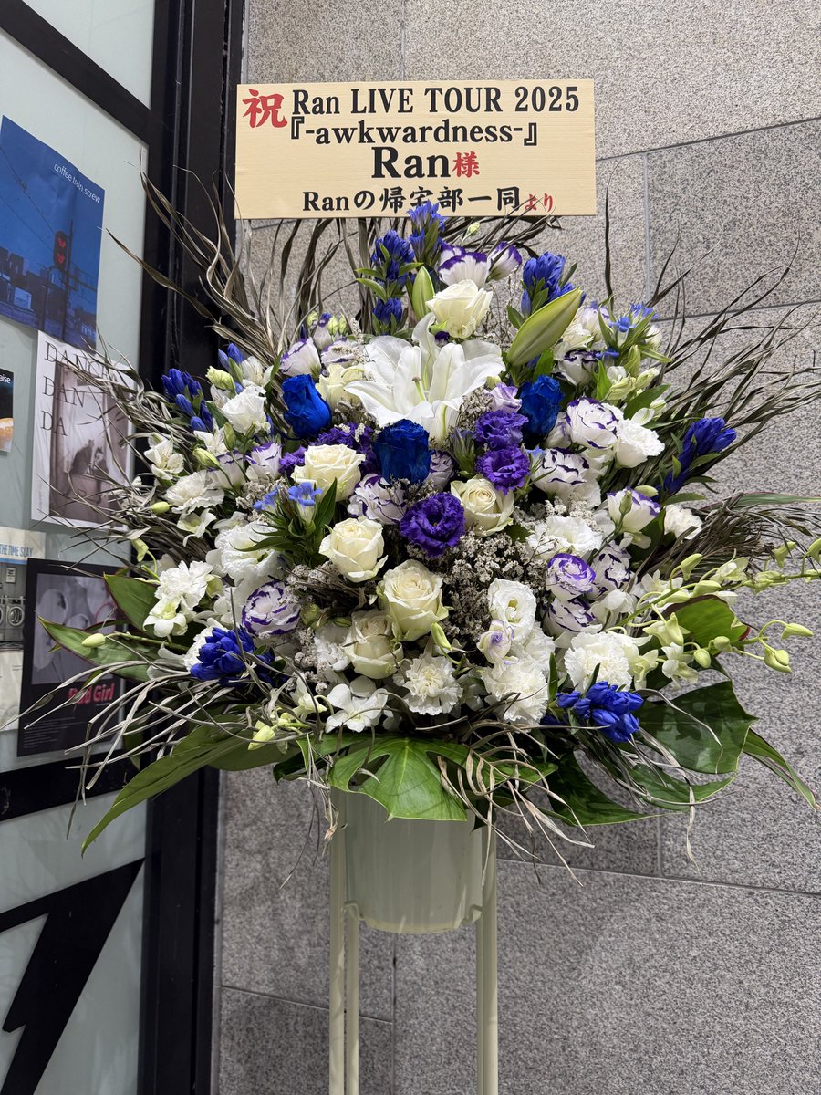 hybrid_hills's tweet photo. #Ran と #shizupi がアイコンタクトしてから、曲を披露したのが最高にエモい!
#小片リサ さんは初見なんですけど、凛としすぎて、眩しかったです✨
#awkwardness_Ran #awkwardness #幻 https://t.co/9wbSWb5Goy