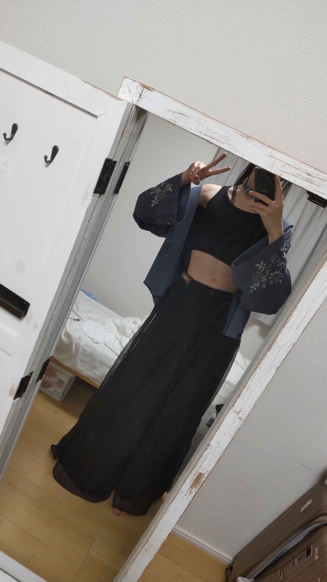 季節的に今からでも へそ出しの服買うべきか悩んでたけど
持ってる服そもそも前開けれたから一旦満足した