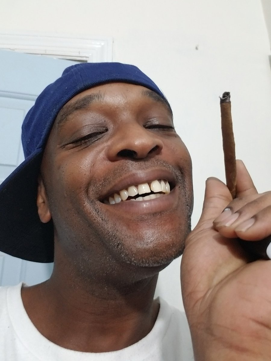LarryIrby11's tweet image. &quot;MORNING VIBES 😁🔥💨💨💨🚀 It&apos;s fantastic Friday 😎🔥💨💨💨🚀 #cannabiscommunity #StonerFam @_jena4n @EmeraldZoo @Blazer_4_Life @Bklynbby @TechNina2 @Cottongown @4Rare420_rx @Blow1818 @CannaQualityBTC @BFO5O6_v3 @vizurantvis @WellnessForAll7 @TerryH64055