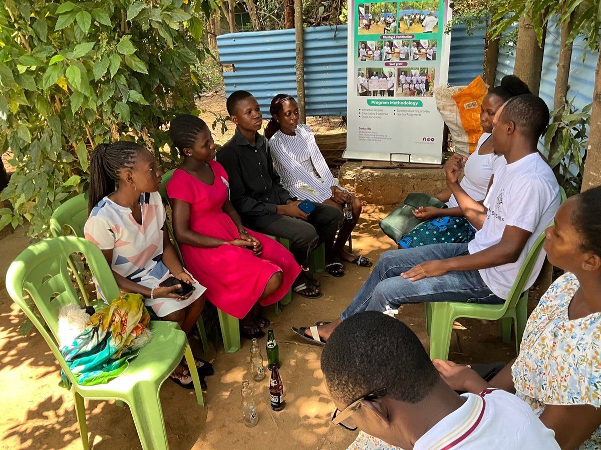 ForIntegrityOrg's tweet image. 📍YIB Celebrates 6th #ChanukaNaDigiSkills Graduation

@ForIntegrityOrg proudly hosted its 6th graduation ceremony for the Chanuka Na DigiSkills Training. Eight committed learners successfully completed the program after months of demonstrating determination, resilience, and…