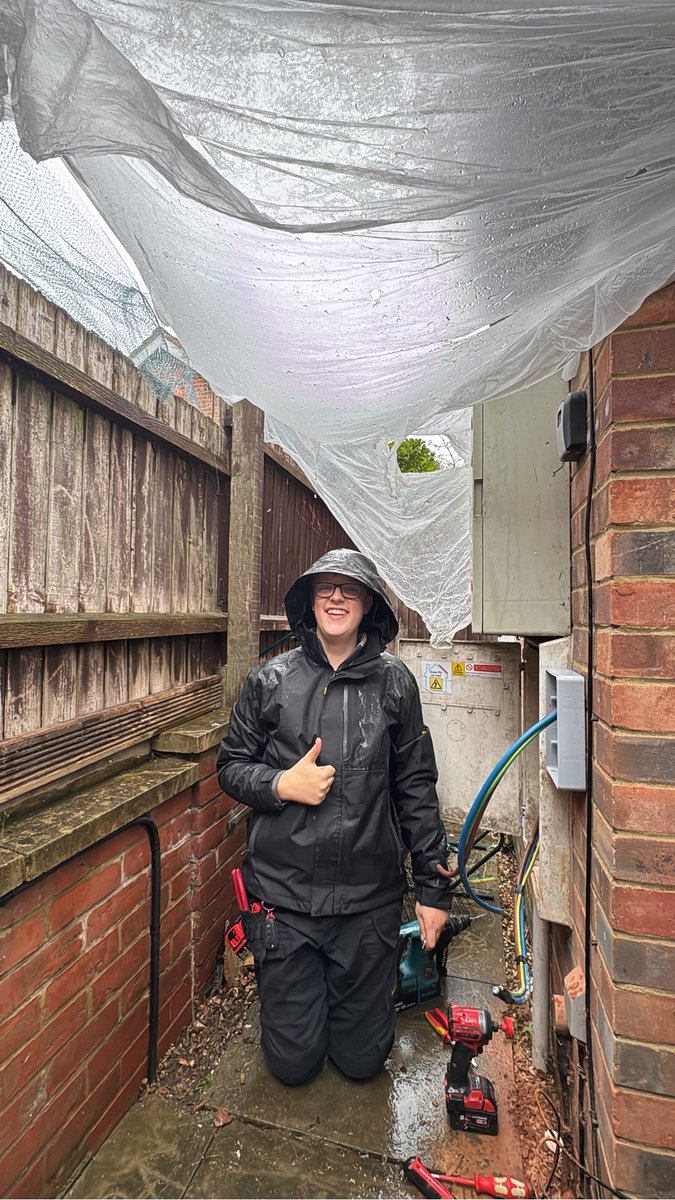 CandBElec's tweet image. There&apos;s no stopping the team at C&amp;amp;B Electrical Contractors Ltd!

We are prepared for all situations whether its working inside a building or outside exposed to all types of weather☀️🌧️

#Dedication #ElectricalSolutions #TeamWork #Electricians #EVCharger #Security