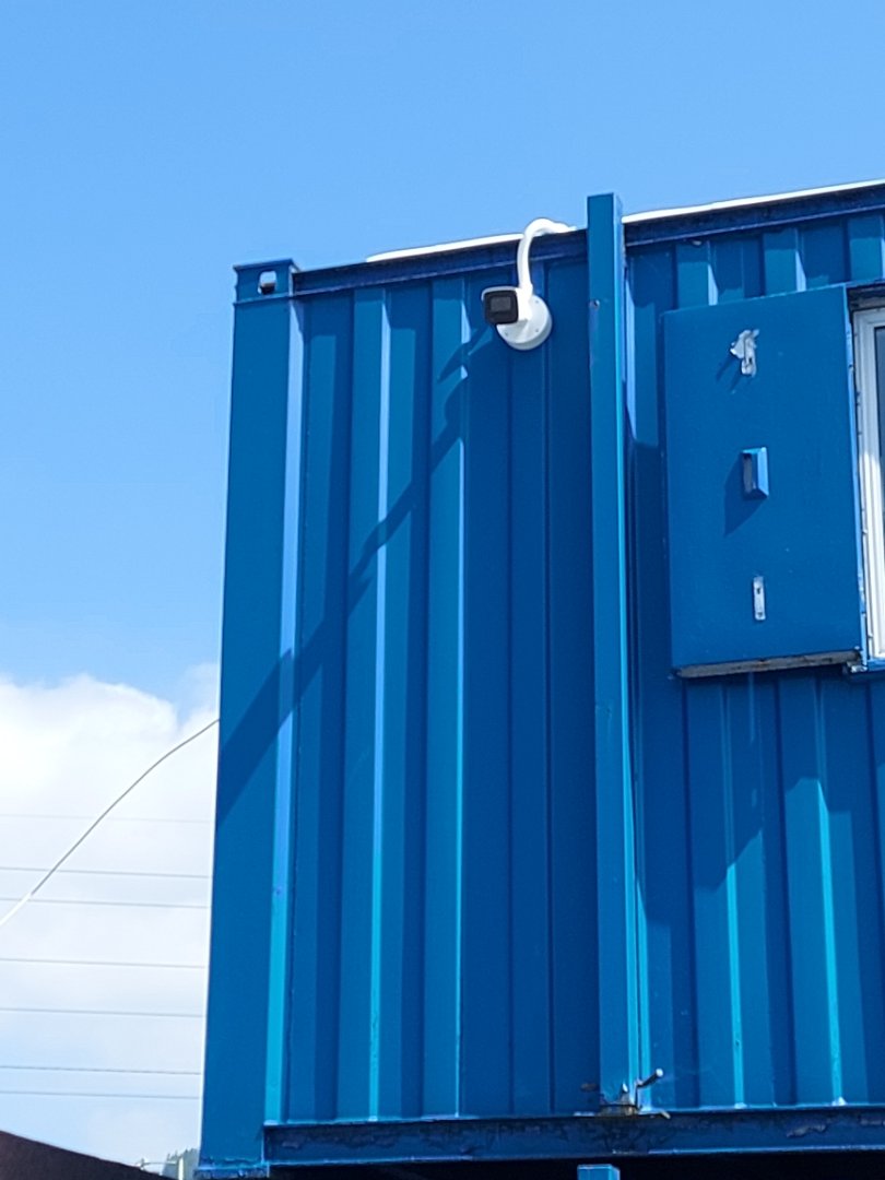 CandBElec's tweet image. There&apos;s no stopping the team at C&amp;amp;B Electrical Contractors Ltd!

We are prepared for all situations whether its working inside a building or outside exposed to all types of weather☀️🌧️

#Dedication #ElectricalSolutions #TeamWork #Electricians #EVCharger #Security