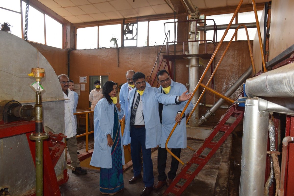 PRO_HEF's tweet photo. Dr. Garima Bhagat, IRS, JS(LS), MoD visited HEF today on 10th Oct. She reviewed Modernisation activities being carried out at HEF. 
@IndiaMunitions 
@DefProdnIndia https://t.co/qkoxdq5J95