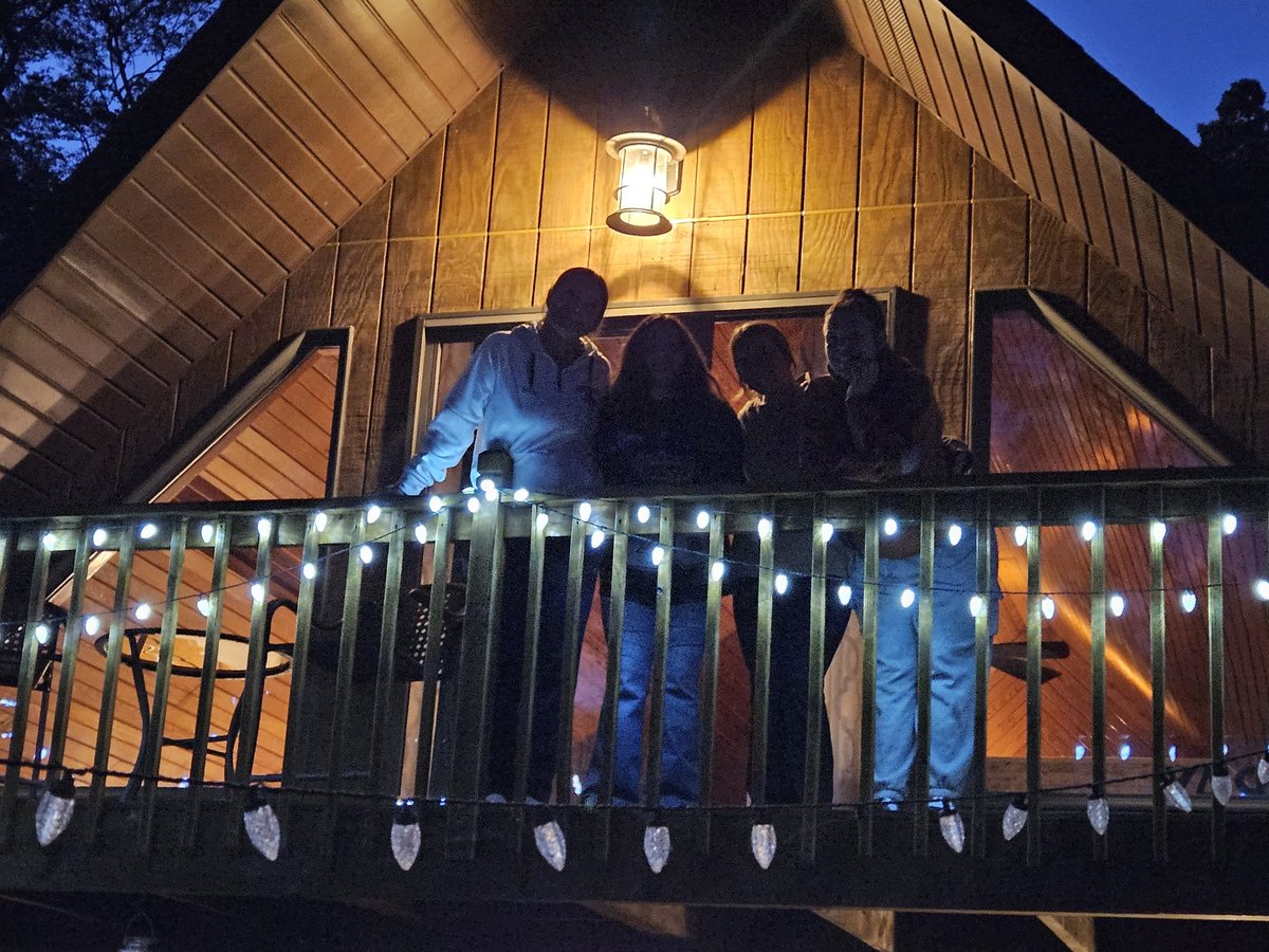 Troy Lewis tweet media