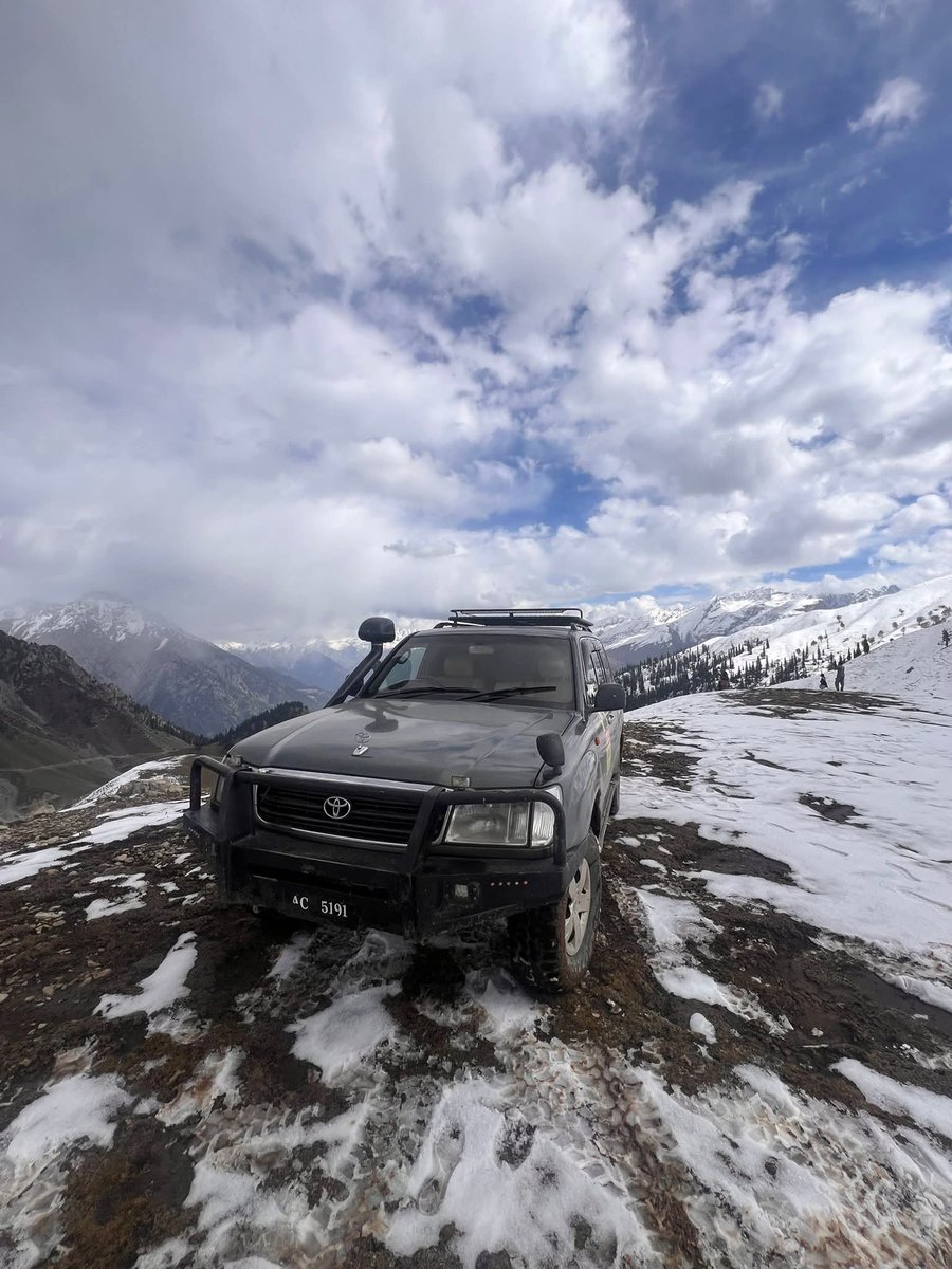 kumratvalley's tweet image. Badgoye Pass or Badgoye Top after recent Snowfall 
Picture: Wahab Khan Kumrat
#kumrat #kumratvalley #Snowfall