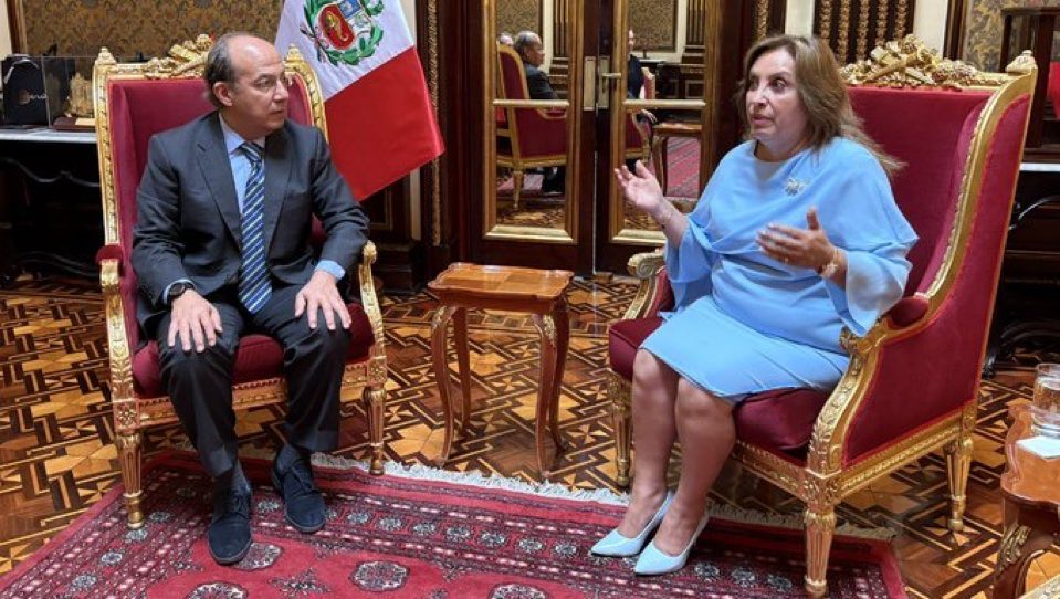 Cae Dina Boluarte en Perú. Los amigos mexicanos de Dina 🤣🤣🤣🤣