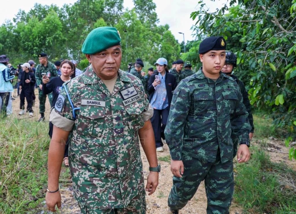 ronakorn's tweet image. คณะ IOT ฝ่ายไทย ลงสังเกตการณ์บ้านหนองจาน-บ้านหนองหญ้าแก้ว-บ้านตาพระยา ดูพื้นที่จริงเขมรรุกล้ำแผ่นดินไทย-ละเมิด MoU43 พร้อมดูการเก็บกู้ทุ่นระเบิด ไทยฟ้อง IOT กัมพูชาไม่ร่วมปราบปรามอาชญากรรมออนไลน์-สแกมเมอร์ฝั่งปอยเปต
#ไทยกัมพูชา #ชายแดนไทยกัมพูชา #กัมพูชา #ทหารไทย