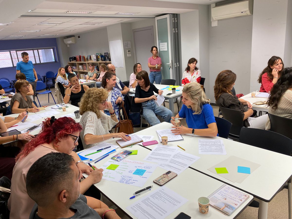 escolaelshorts's tweet photo. Continuem formant-nos participant a la primera sessió de la Xarxa Docent per la Millora Educativa al @crpsantmarti i reflexionem entorn #llenguatge i #pensament .
#consorciedubcn
#transformacioeducativa
#avancem https://t.co/drnUbwt9mu