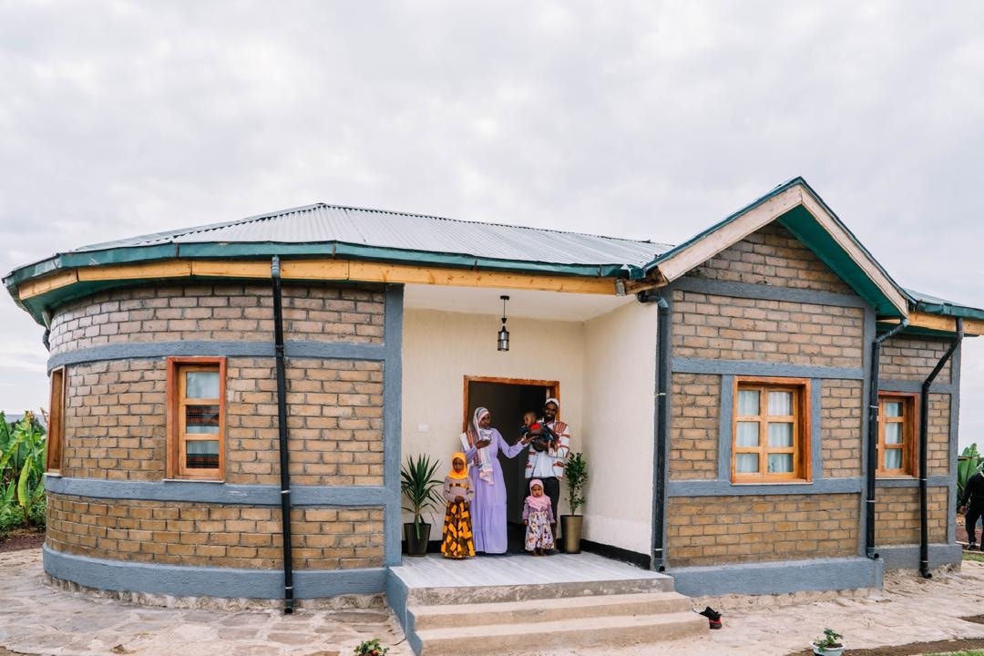 BikiltuMosisa1's tweet image. Thank you, PM @AbiyAhmedAli, for transforming rural Ethiopia through the Common Model Village initiative; bringing essential services and hope to millions. A true mark of visionary leadership! #CorridorProject #EthiopianVillage #EthiopiaForward @Sabi92409431 @ZerihunJimma
