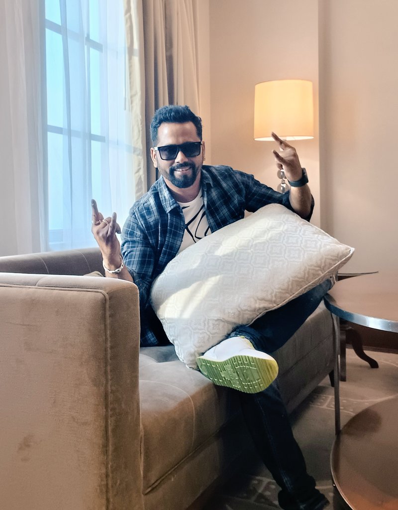 SomnathKarActor's tweet image. Hello ❤️🫰😍❤️‍🩹✌️🖤
 #somnath #SomnathKar #somnathkaractor  #foryouシ #foryourpage #LooksChallenge #love  #trendingnow #facebook  #trendingpost  #lifeisbeautiful  #virals #viralpost2025  #trendingreel  #jeet30 #fashionstyle #suryakar #instareels #100k  #actorelife #style