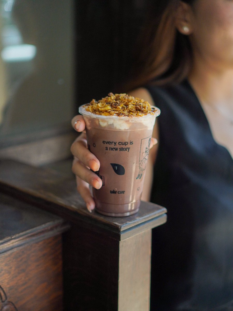 Milk, chocolate, and a whole lot of crunch. 🧋🍫 #MilkChocoCrunchee