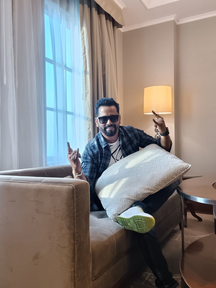 SomnathKarActor's tweet image. Hello ❤️🫰😍❤️‍🩹✌️🖤
 #somnath #SomnathKar #somnathkaractor  #foryouシ #foryourpage #LooksChallenge #love  #trendingnow #facebook  #trendingpost  #lifeisbeautiful  #virals #viralpost2025  #trendingreel  #jeet30 #fashionstyle #suryakar #instareels #100k  #actorelife #style