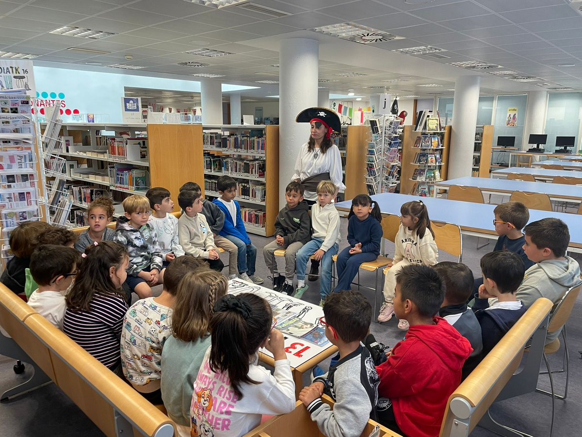 Nuestros peques de 1º han disfrutado de una mañana soleada por Zamora visitando la Biblioteca, el museo Etnográfico, el Castillo y el museo Pedagógico ¡Aprendizaje y vivencias!