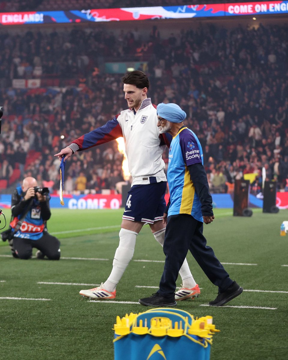 alzheimerssoc's tweet image. Wow, last night was very special. 💙

Dreams came true at Wembley as football fans living with dementia walked out alongside England and Wales.

We’re so proud of every single one of our mascots on what was a very emotional, inspiring, and important night for everyone affected by…