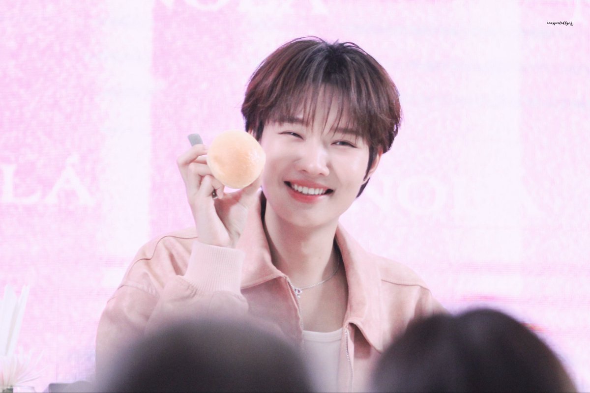 เด็กอะไรหน้าเหมือนขนมปังกันล่ะะะ🍞

NAMPING NOLA SUPERLIVE
#NolaxNamping
#Nampingster