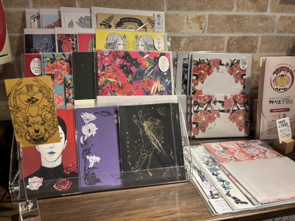 ICHIRR_'s tweet image. 先日nemunoki paper itemさんが埼玉の委託店「喫茶ゆうびん屋」さんの店内写真をくださいました！nemunokiさん、ご丁寧にありがとうございます！嬉しいー！

喫茶ゆうびん屋さんでは実店舗でもオンラインでもお取り扱いいただいております