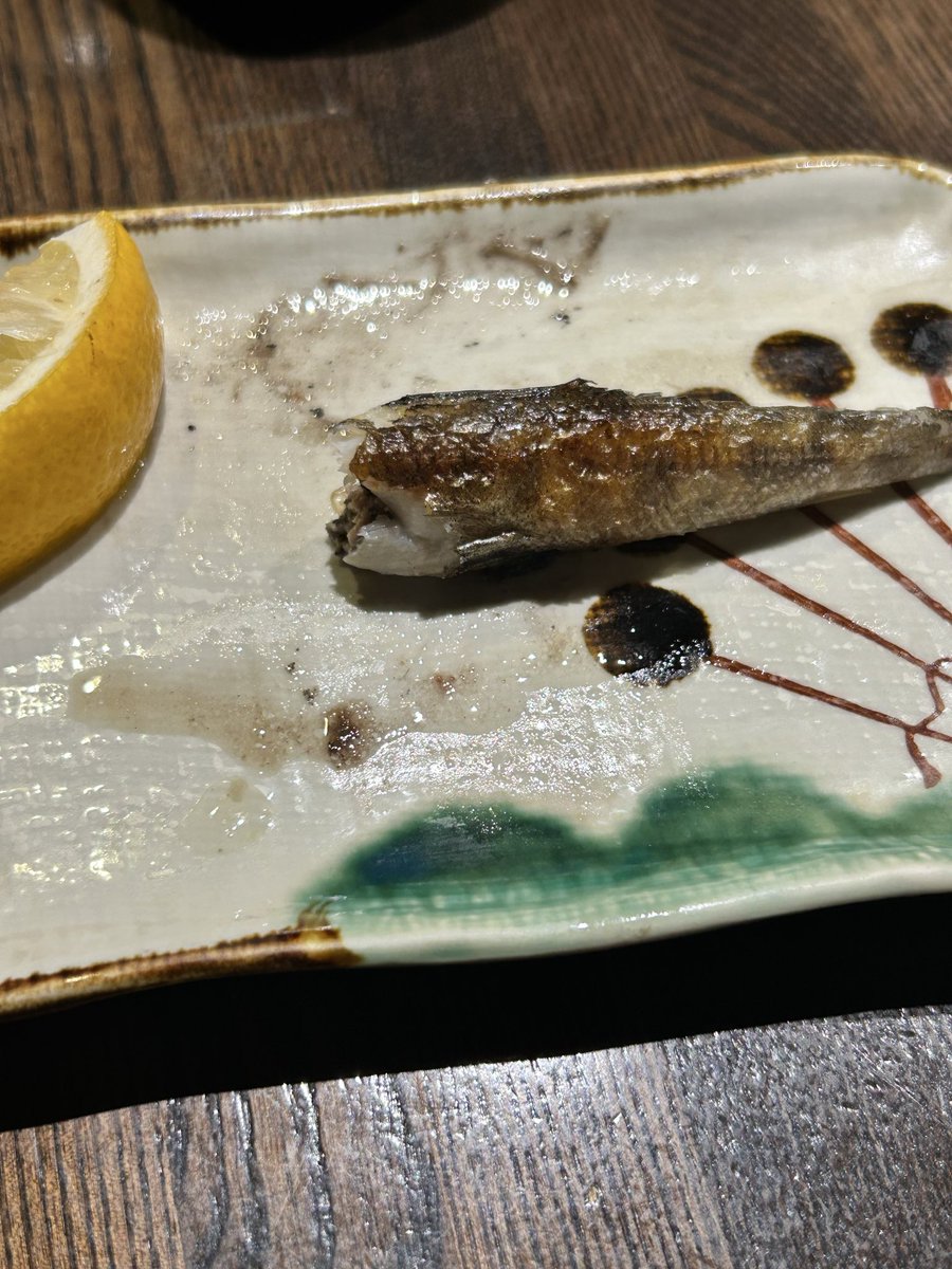 kkkkkkkai's tweet photo. 東京に来てわざわざ魚食べる奴。美味すぎ。 https://t.co/SaJg47h69r