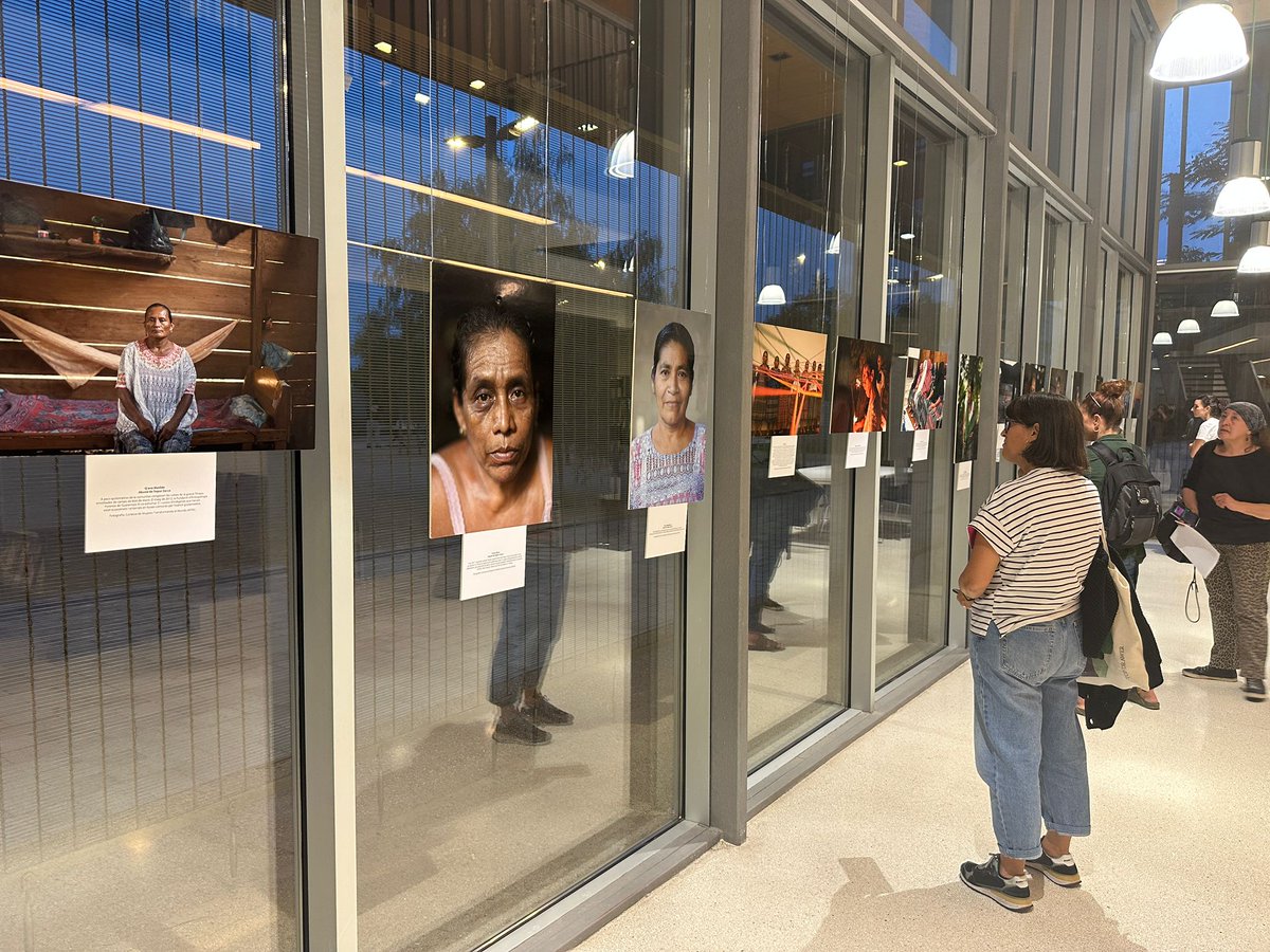 Dimecres 8 d'octubre va tenir lloc a la Biblioteca La Sagrera-Marina Clotet, la inauguració de l'exposició i el diàleg  'Dones caminant per la pau. Las abuelas de Sepur Zarco' amb <a href="/onumujeresgt/">ONU Mujeres Guatemala</a> i conduït per Vera Ríos <a href="/unwomengeneva/">UN Women Geneva</a>

#BibliotequesSenseFronteres <a href="/cooperaciocat/">Cooperació</a>
