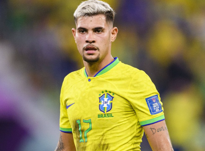chorumedogremio's tweet photo. Precisamos falar sobre BRUNO GUIMARÃES. 👔

Ouviu muitas críticas, trabalhou em silêncio.... e hoje é o PILAR da Seleção Brasileira. 🇧🇷

Loucura falar que é o maior camisa 8 da amarelinha desde Sócrates??????? 🤔🤔🤔🤔🤔🤔🤔 https://t.co/1EnQBBMT23