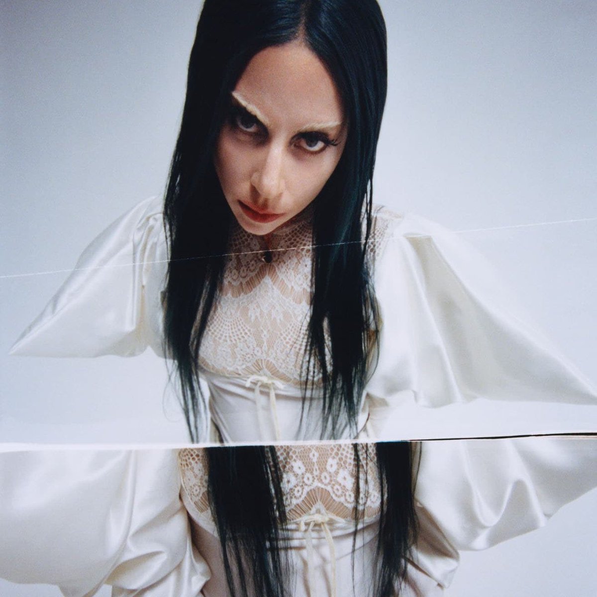 updatecharts's tweet image. Lady Gaga deve interpretar a si mesma em “O Diabo Veste Prada 2”, segundo Vogue Itália.