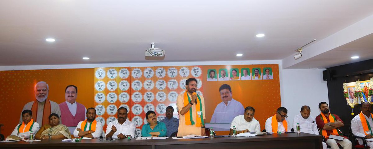 BJP4Telangana's tweet image. బిజెపి రాష్ట్ర అధ్యక్షులు శ్రీ @N_RamchanderRao  గారి అధ్యక్షతన బిజెపి రాష్ట్ర కార్యాలయంలో జూబ్లీ హిల్స్ ఉప ఎన్నిక సన్నాహక సమావేశం ఏర్పాటు చేయడం జరిగింది. ఈ ఉప ఎన్నికలో భారీ మెజారిటీ తో బిజెపి ని గెలిపించడానికి ఆచరించాల్సిన వ్యూహాలను, చేపట్టవలసిన కార్యక్రమాలను గురించి GHMC…