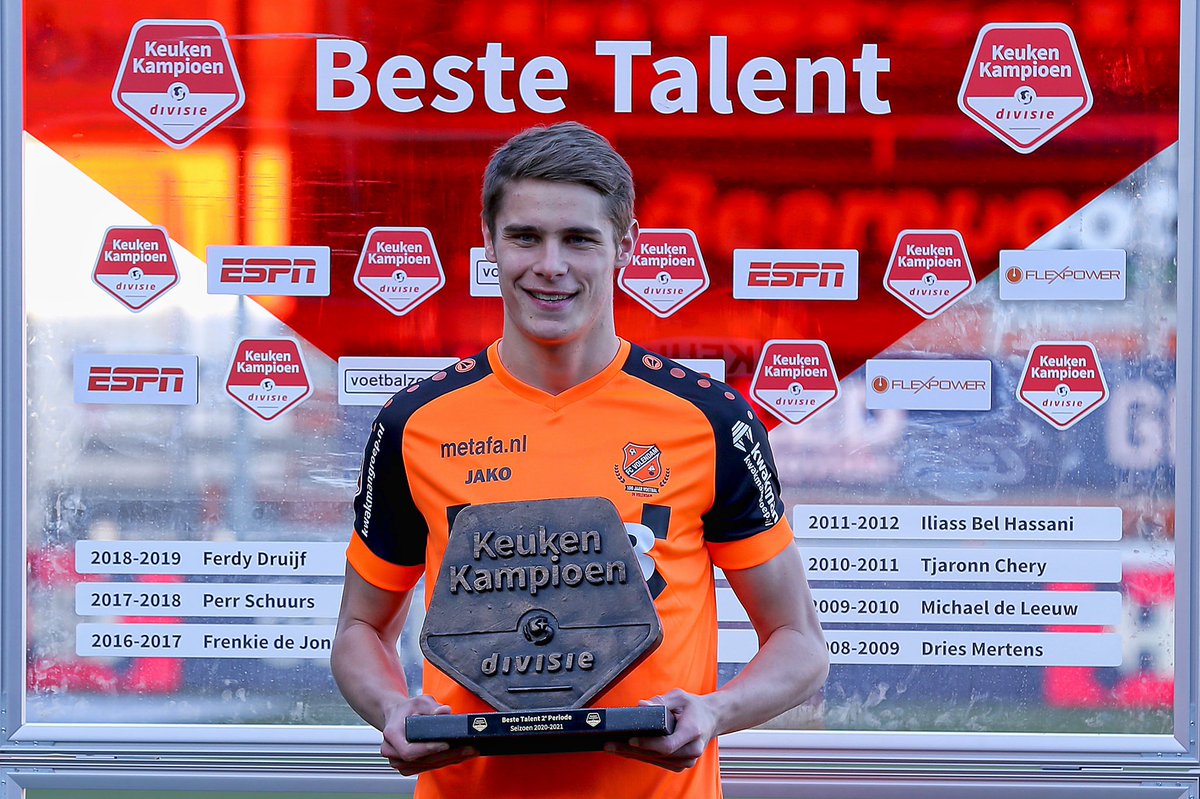 We gaan weer voorspellen!

A. Wat wordt Cambuur - De Graafschap?
B. Op hoeveel (min)punten komt Vitesse vrijdag tegen Almere?
C. Hoeveel ex-KKD’ers spelen er namens HOLLAND tegen Finland?
D. Hoeveel mensen zitten er bij FC Emmen - FC Eindhoven?