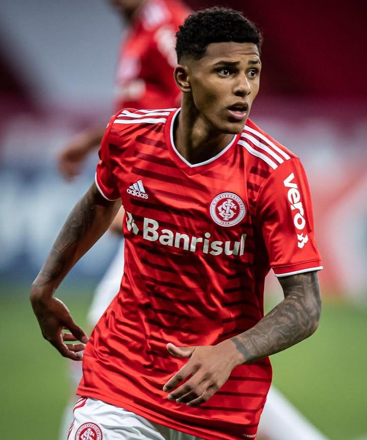 InterTimeLine's tweet image. Uma pena que Vinícius Tobias (2004) não tenha espaço nesse ciclo da Seleção Brasileira. Apesar de estar em uma liga abaixo, tem nível para ao menos receber convocações para ser testado. Tomara que consiga transferência para uma liga de expressão em breve! 🇧🇷