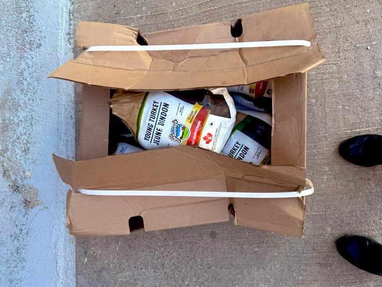 nejsnave's tweet photo. π First driver is at the warehouse picking up turkeys now! ππ»ππ»ππ»π¦π¦π¦π¦ The deliveries this morning are going to Bloor West Food Bank and 43 Division.
#thanksgiving #turkeydrive
πΈ turkeys in boxes for pickup https://t.co/HICbDAAClP