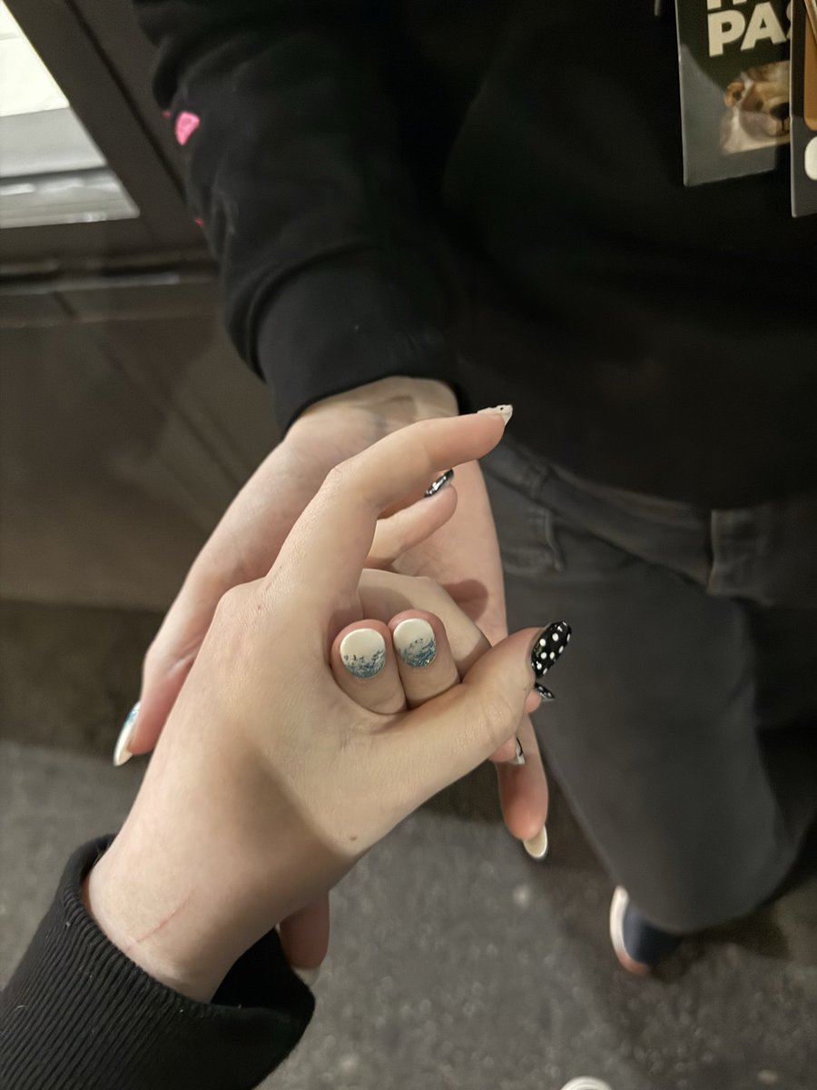 Meeting up with friends in melb has been so fun I got headpats by my best friend <a href="/AuriAdastra/">Auri Adastra</a> (ignore the second pic we were bonding) 💕💖 can’t wait for the convention tomorrow #PAXAus