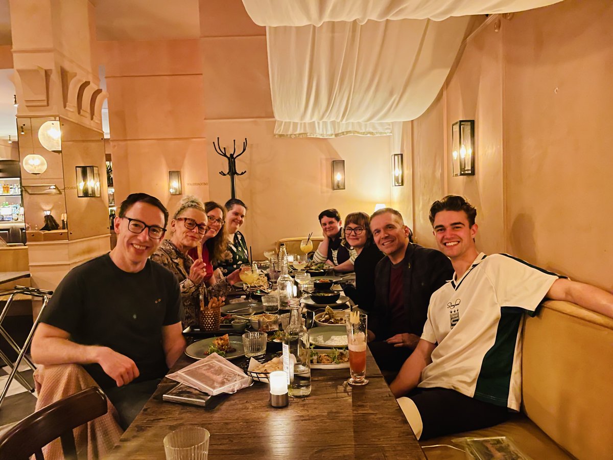 OfficialTracieB's tweet image. Company end of term dinner. Brilliant food. #kachori in elephant and castle. Thanks so much for everything @JimKierstead Amazing boss/producer of #thecode See you in New York for more plotting… 💋🌶️🌶️🌶️🙏😘