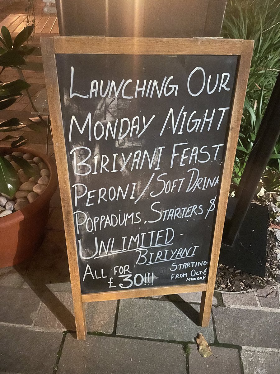 OfficialTracieB's tweet image. Company end of term dinner. Brilliant food. #kachori in elephant and castle. Thanks so much for everything @JimKierstead Amazing boss/producer of #thecode See you in New York for more plotting… 💋🌶️🌶️🌶️🙏😘