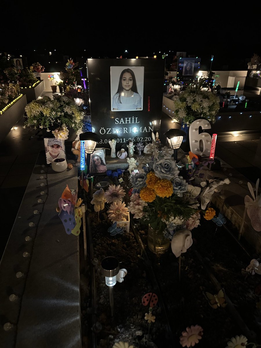 Gecenin karanlığında ışıl ışıl parlayan yıldız çocuklar…✨

26 çocuğu hayattan kopardılar .
‘Buradan otel olmaz’ dediler, mühürlediler…
Sonra o mühür söküldü, o bina ‘yıldızlı otel’ oldu.
O mühürü sökenler de, o binayı otele çevirenler kadar SUÇLUDUR.
#isiasolasıkast