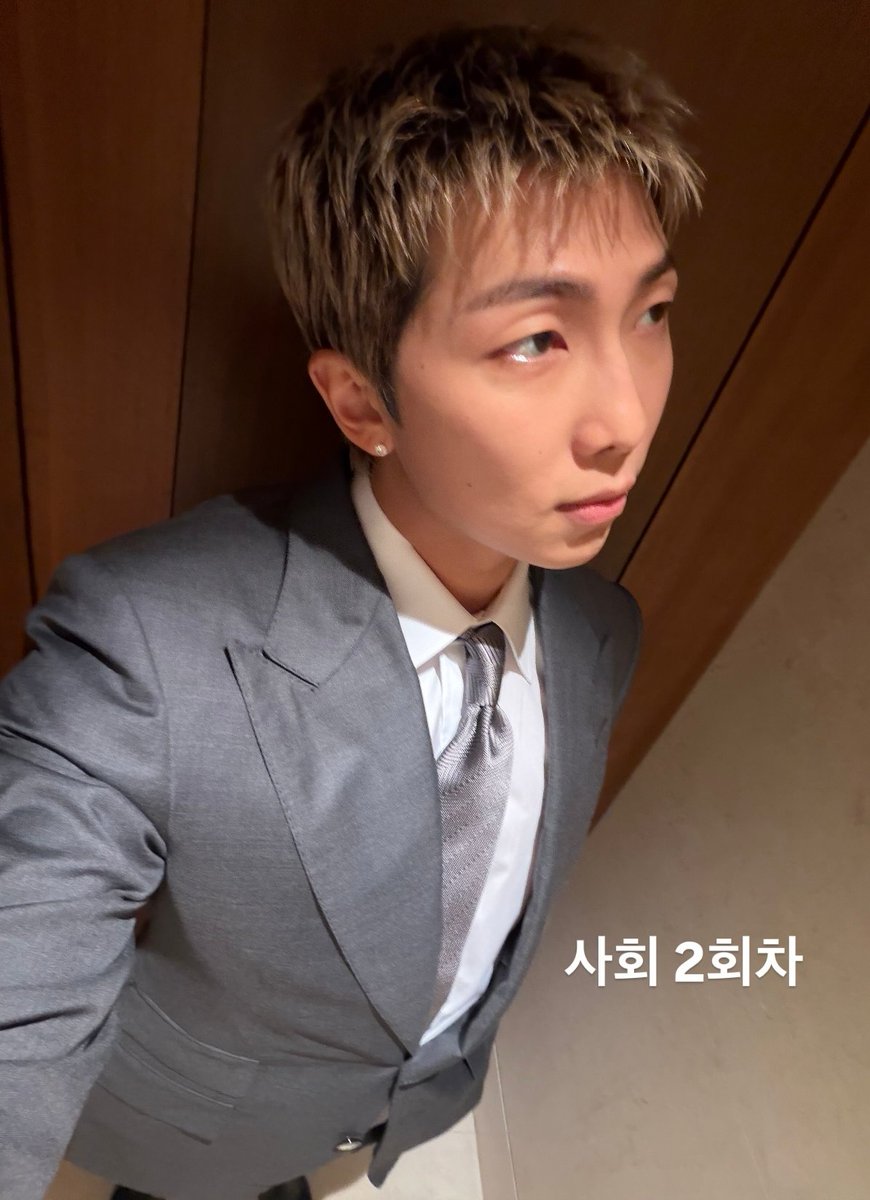 RM91227's tweet image. 결혼식 셀카 너무 개롭다...🥲🥲