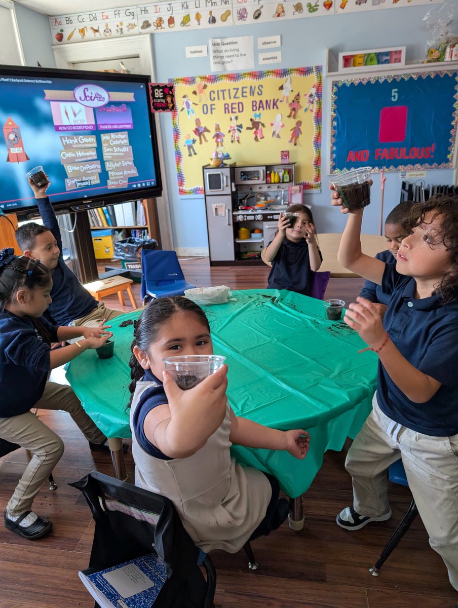 rbcsnj's tweet image. Kindergarten is growing strong! 🌱 Our young scientists are learning all about plants and watching their own little sprouts come to life!
.
.
.
#RBCS #RedBank #CharterSchool #BlueStorm #TakingTheWorldByStorm #ElementarySchool