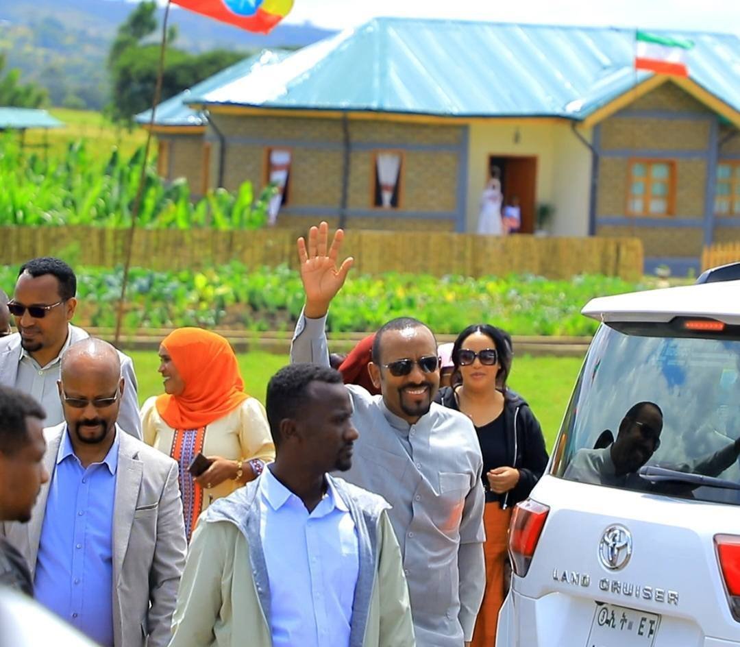 BikiltuMosisa1's tweet image. A truly inspiring initiative by PM @AbiyAhmedAli; transforming Ethiopia’s rural villages through sustainable development.  With vision, innovation, and unity, Ethiopia is proving that real transformation is possible. #CorridorProject #EthiopianVillage #EthiopiaForward