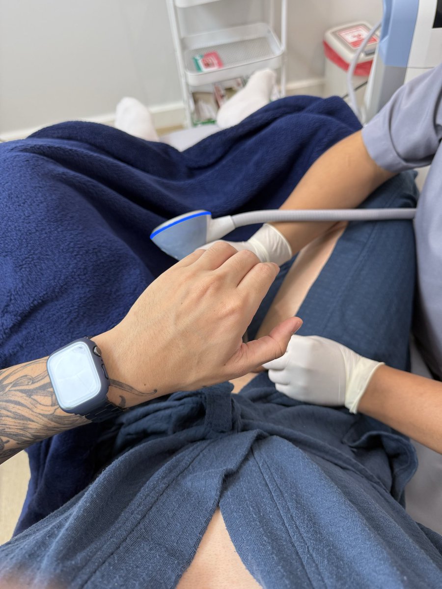 (1) พูดกันตรงตรงแบบไม่เขินเลยนะ ใคร 30+ จะรู้ดี แม่งไม่เหมือนสมัย 20ต้นๆจริงๆ 555 นี่ กำลังประสบปัญหานั้นอยู่คือแค่นอนน้อยหรือว่าช่วงเครียดงาน พอเวลาจะเย แค่จิตหลุดไม่กี่วิ ควยหดได้เลย😭 แล้วเวลางานเยอะ > ขี้เกียจเย > ชว.บ่อยขึ้น = ปัญหาติดมือ พอถึงหน้างานก็ไม่แข็งอีก วนลูป