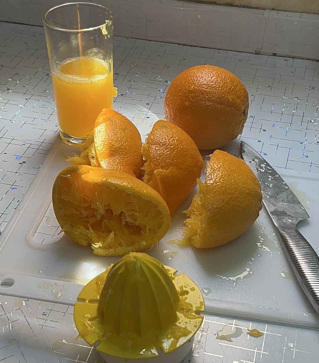 itsLuj_'s tweet image. الــجُـمـعـة☀️🍊❣️
كل الطرق للهرب من مذاكرة الـ٢٠ ميد اللي وراي