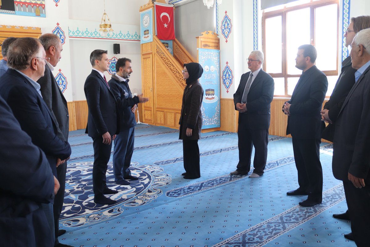 Kaymakam Vekilimiz Sn. Sümeyye Senanur AYKAÇ ve ilçe protokolü, Kızılören Köyümüzde yapılan caminin açılış törenine katıldı. 

Sayın Kaymakamımız caminin yapımında emeği geçen tüm çalışanlara teşekkür ederek, Kızılören köyümüze ve ilçemize hayırlı olsun temennisinde bulundu.
