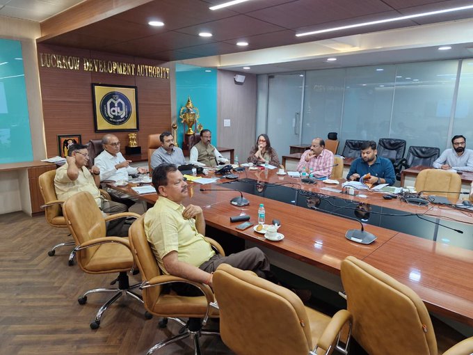 UnitedBharatUP's tweet image. लखनऊ में स्टेट कैपिटल रीजन (SCR) को लेकर बड़ा प्लान! सेंट्रल म्यूजियम बनेगा, 6 शहरों की सूरत संवरेगी#Lucknow #CentralMuseum #TourismUpdate #SCR #LDA #breaking #newsupdats #todaynews #dailynews #newslatest #newpost #upnews #UPupdates #newstoday #viral #latest #updates #news