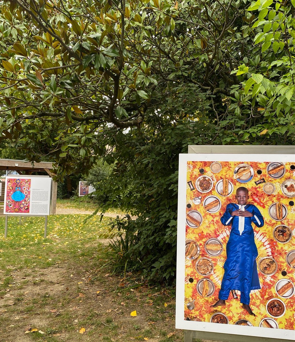 La Cité du chocolat Valrhona célèbre les vacances de Toussaint avec des animations automnales et une nouvelle expo dans les jardins, de Gregg Segal : 25 regards sur l'alimentation. @ValrhonaFrance 
citeduchocolat.com/fr/vacances-de…