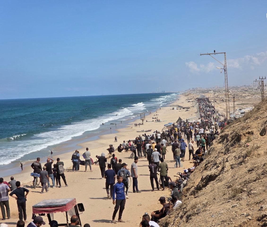Bayanov74's tweet image. Migliaia di palestinesi sfollati stanno tornando a #GazaCity dopo il ritiro delle forze di occupazione ISRL dalle linee concordate..

t.me/unavocenelsile…