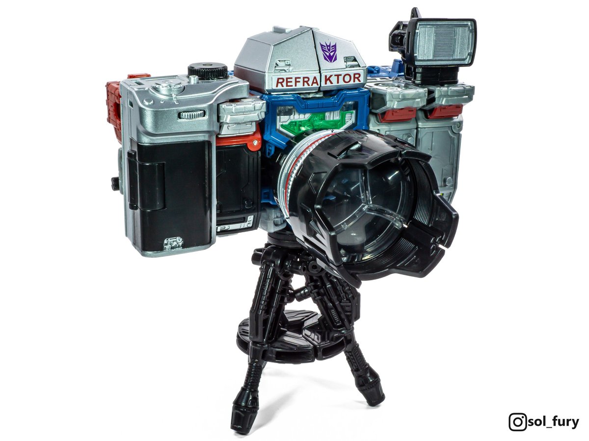 SolFury's tweet image. Refraktor Reconnaissance Team - Transformers War for Cybertron: Siege (2019)

"Refraktor is an evil marauder - not a working camera" - actual disclaimer from the packaging. 

#transformers
#warforcybertron
#transformerssiege