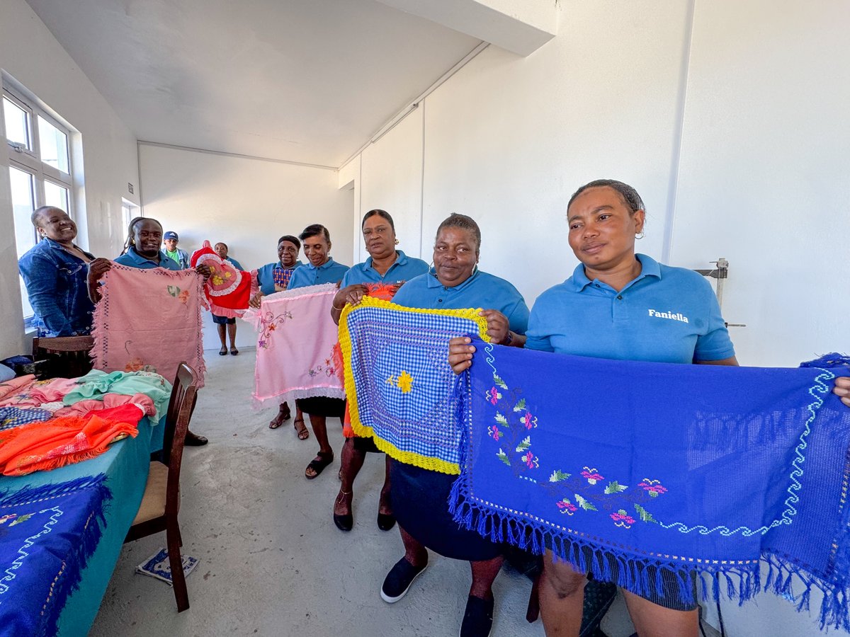 UNDPMauritius's tweet image. 🌊12 women in Rodrigues swapped their fishing cards for #AlternativeLivelihoods — launching a craft center &amp; restaurant in Graviers.
Learn how the project, supported by @UNDP @theGEF @sgpmauritius is empowering women &amp; reducing pressure on the lagoon👇
undp.org/mauritius-seyc…