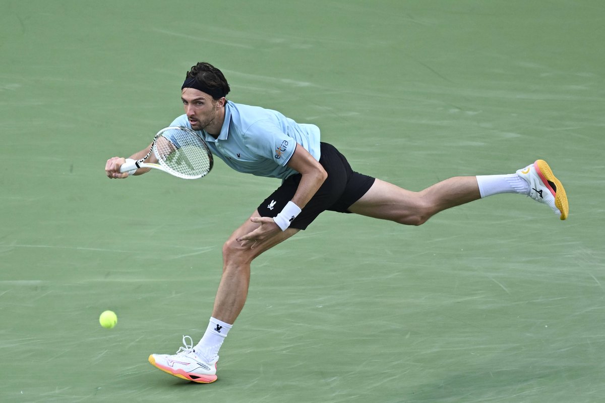 « « Il n’y a vraiment aucune explication rationnelle. Là, je suis quand même bluffé. Il y a cinq mois, il était dans un trou noir. » Avec son papa et son prépa physique, on évoque la folle renaissance d'Arthur #Rinderknech . 20minutes.fr/sport/tennis/4…