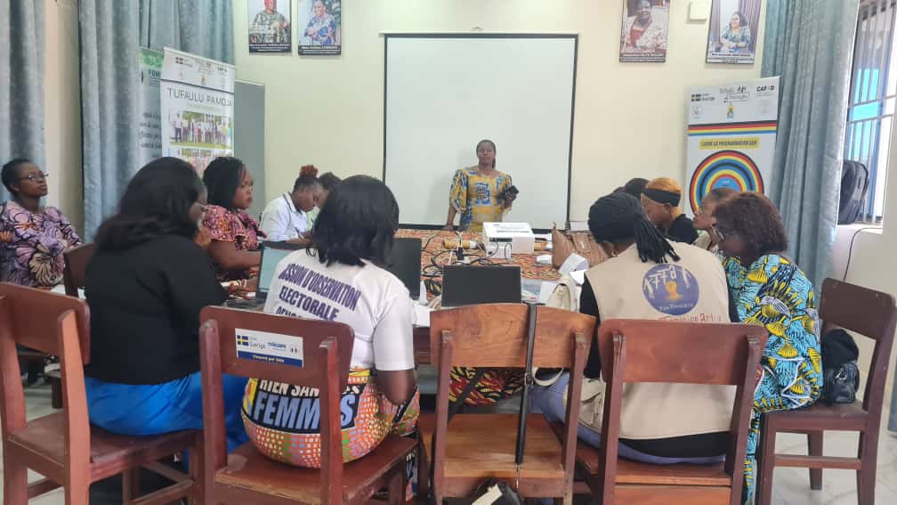 Ce 10.10 @RienSlesFemmesIturi a vulgarisé les  textes légaux internationaux,régionaux et nationaux protégeant les fes et filles aux OSC des fes &amp;filles ds le cadre du projet Tufaulu pamoja avec @ambassadesuedeRdc <a href="/annytenga/">ANNY  T. MODI</a> <a href="/afiamama/">AFIA MAMA RDC</a> <a href="/FifiBaka/">Baka Fifi</a>
#genderparity
#CEDEF #UN1325 #YEKOLA