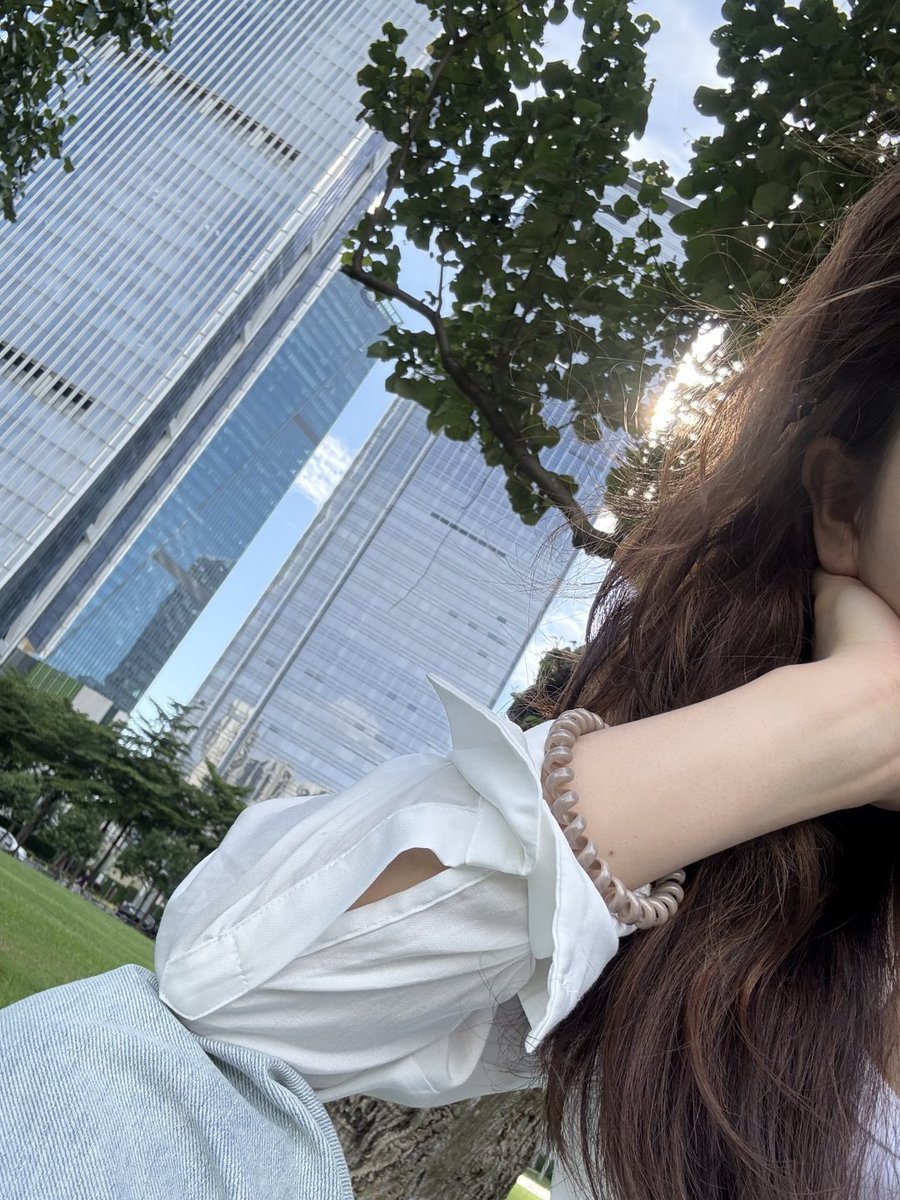 Ruby08855's tweet image. Finding peace between skyscrapers and sunlight