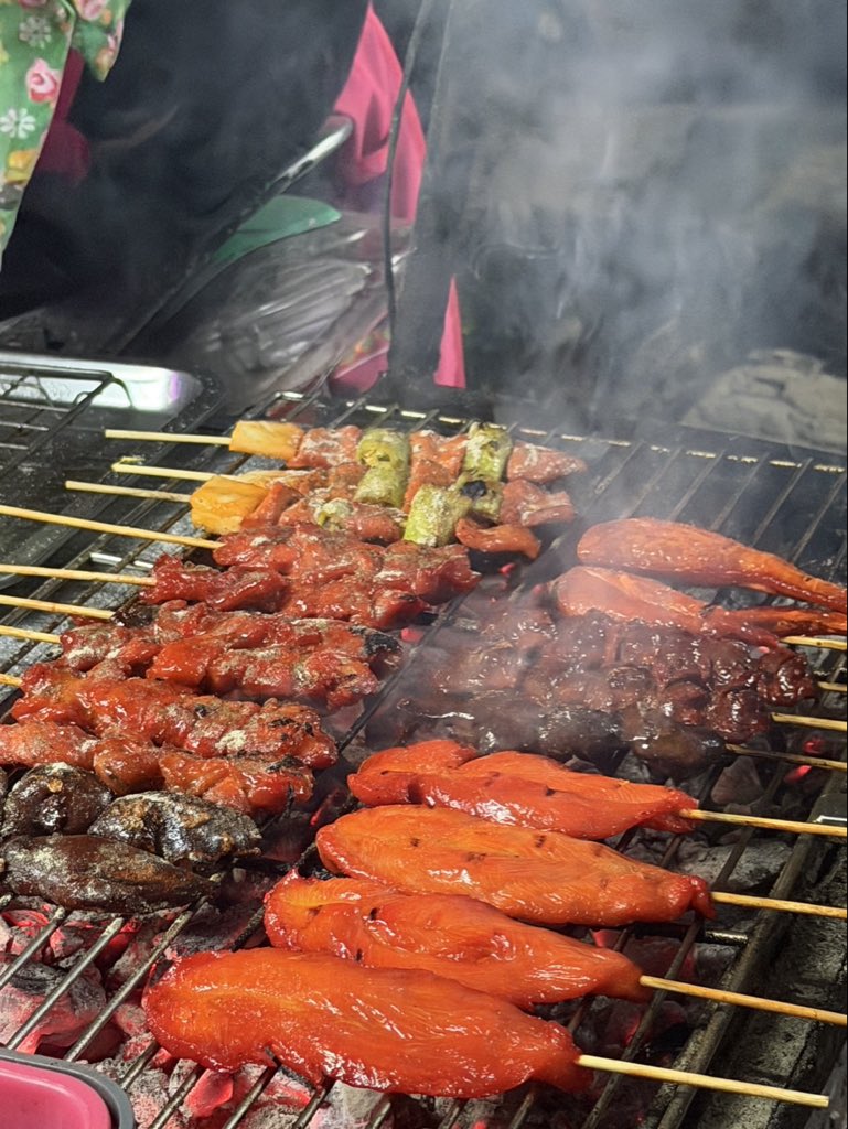 TeddyBearOns's tweet image. Luxury is a state of mind, not a price tag. 🍢🔥

#SimplePleasures #RealVibes #StreetStyle #เรียลชาย #เรียลทํางาน