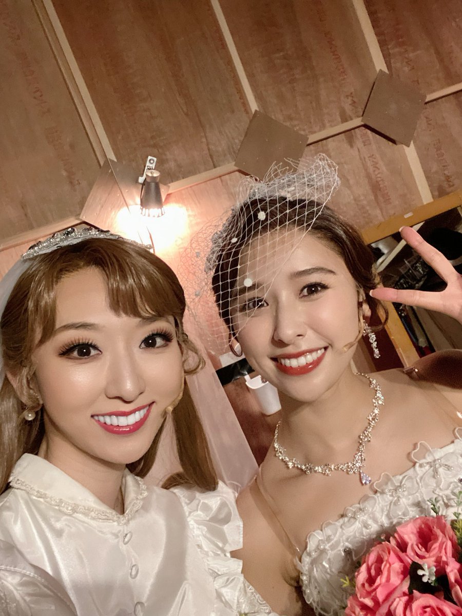 ruumi_nagina's tweet image. わらわの兄の許婚、刑事で財閥令嬢、
麗子役の詩織ちゃんと。
#謎解きはディナーのあとで
#麗子
#リエコ
#ももいろクローバーZ
#玉井詩織 ちゃん
#マリアンヌ
#凪七瑠海
#詳しくはInstagramにて