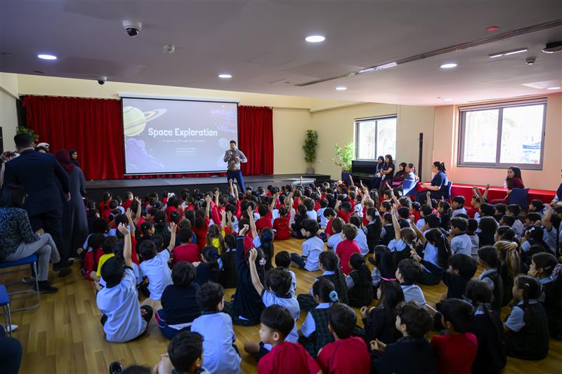 _edgegroup's tweet image. Hundreds of young minds. One shared vision – the UAE’s future in space. EDGE, together with the @UAESpaceAgency and @Space42ai, led a nationwide Space Roadshow themed &apos;Living in Space&apos; across six schools and universities, inspiring students to look beyond our planet. Through…